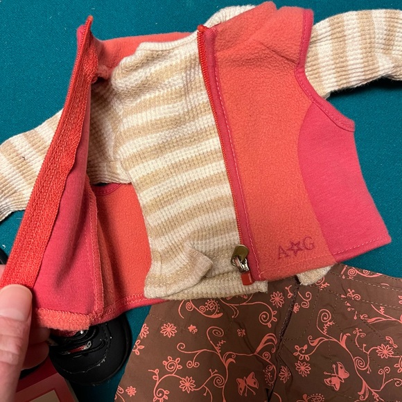 American Girl Wilderness Hiking Outfit and Book Set - Picture 2 of 4